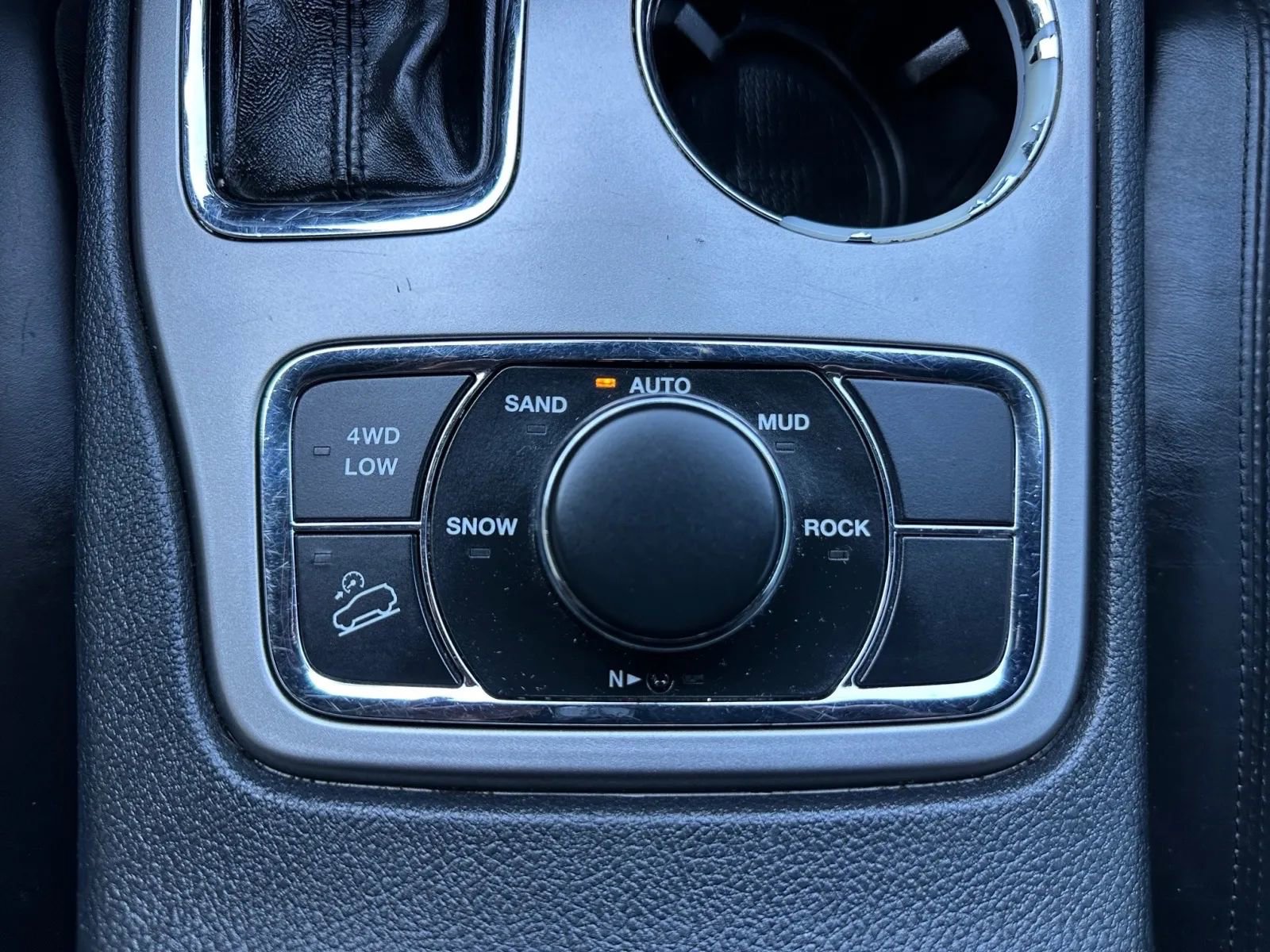 Used 2020 Jeep Grand Cherokee Limited w/ Luxury Group II image 18