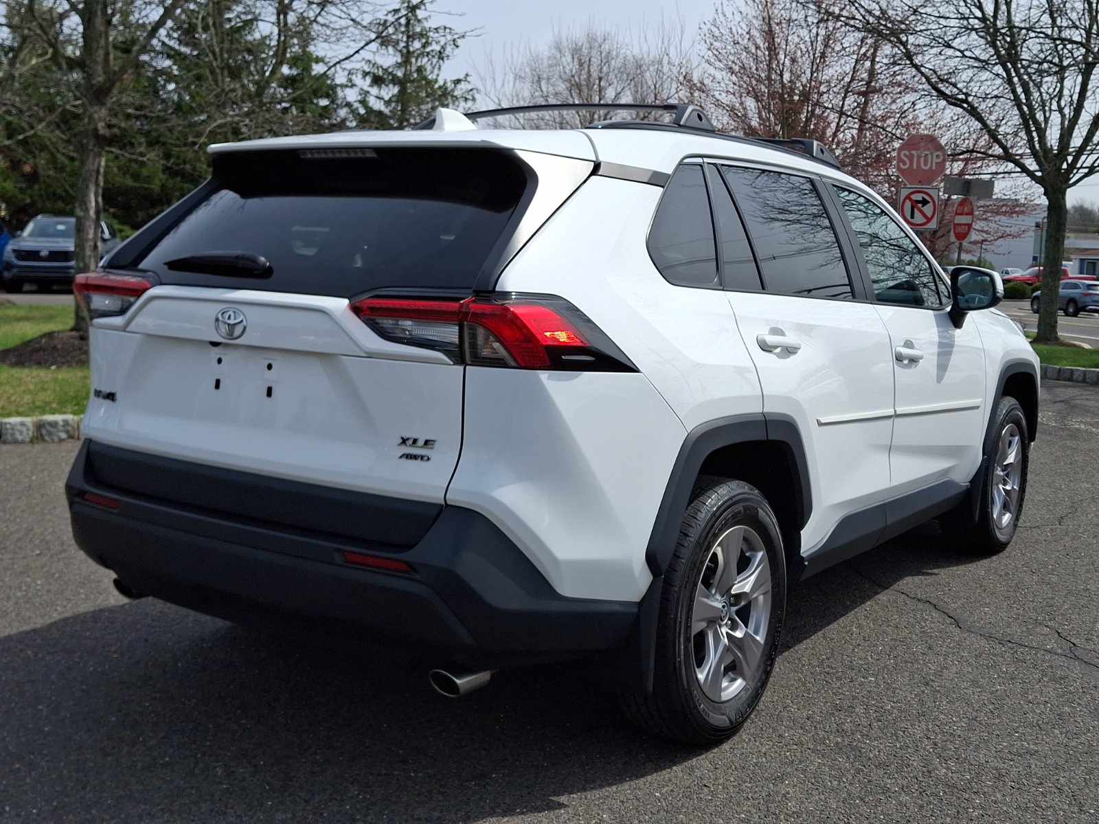 Used 2023 Toyota RAV4 XLE image 6