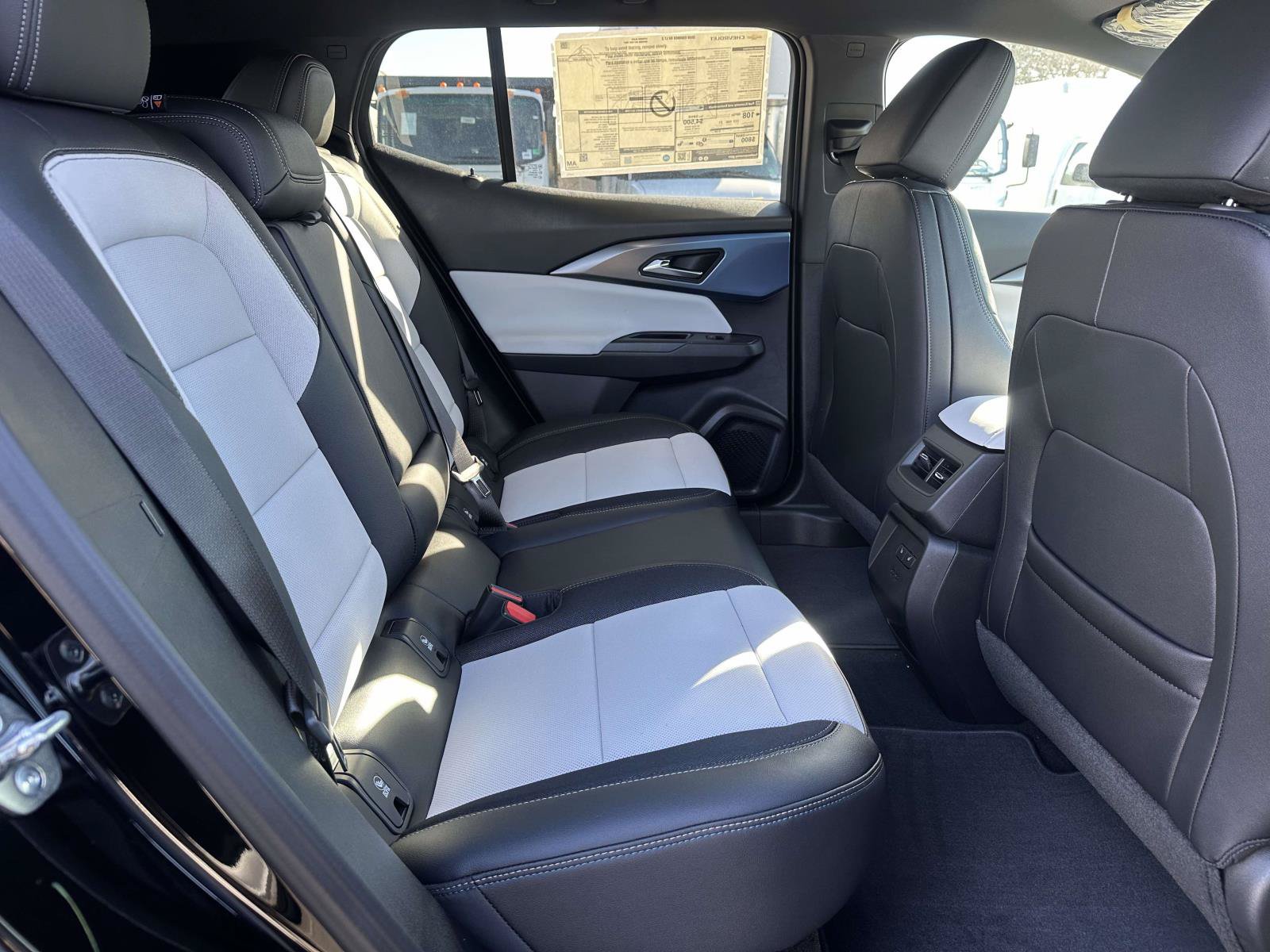 New 2026 Chevrolet Equinox EV LT w/ Convenience Package II FWD image 24
