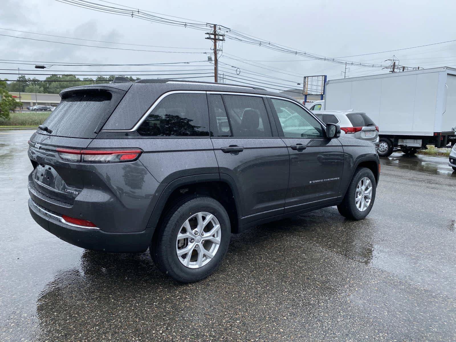 Certified 2023 Jeep Grand Cherokee Limited AWD/4WD image 3