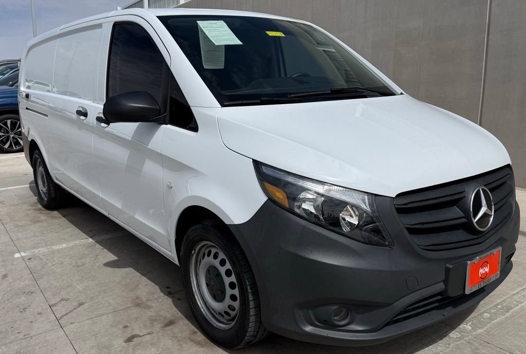 Used 2023 Mercedes-Benz Metris image 2