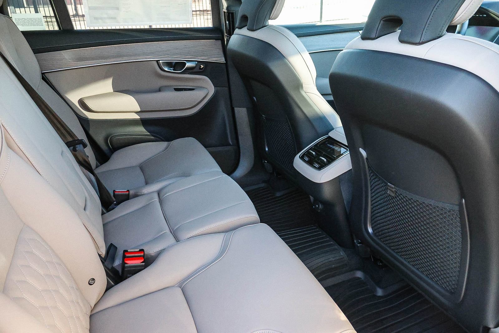 Used 2026 Volvo XC90 B5 Plus w/ Protection Package AWD/4WD image 19