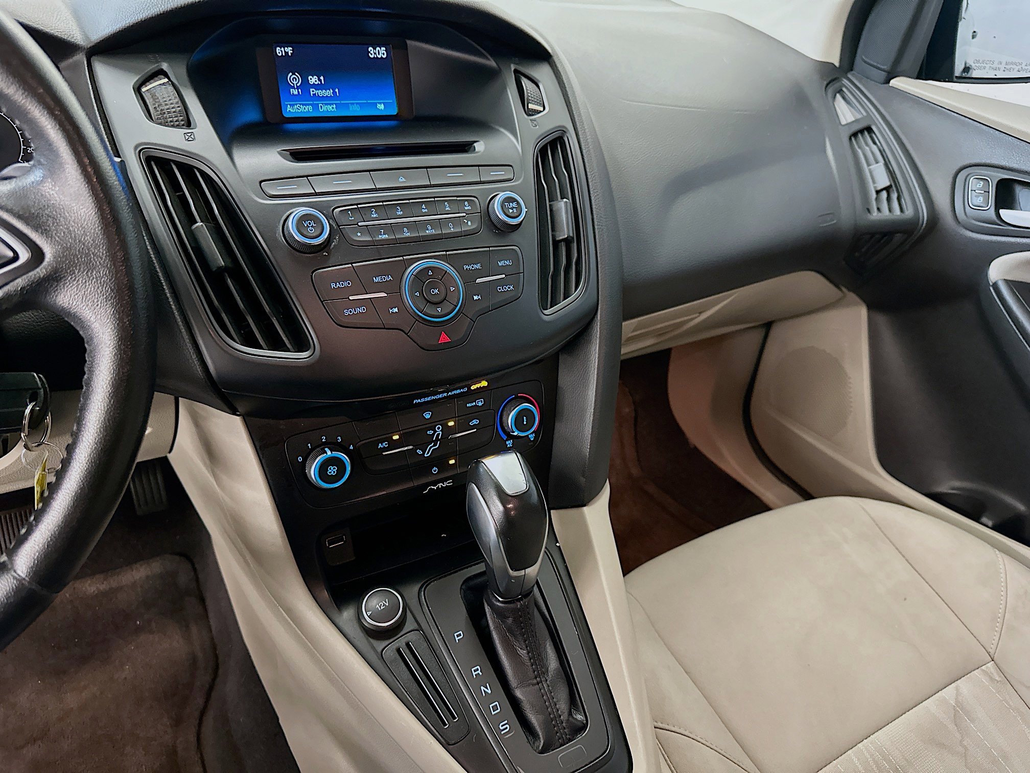 Used 2015 Ford Focus SE w/ SE Sport Package FWD image 25