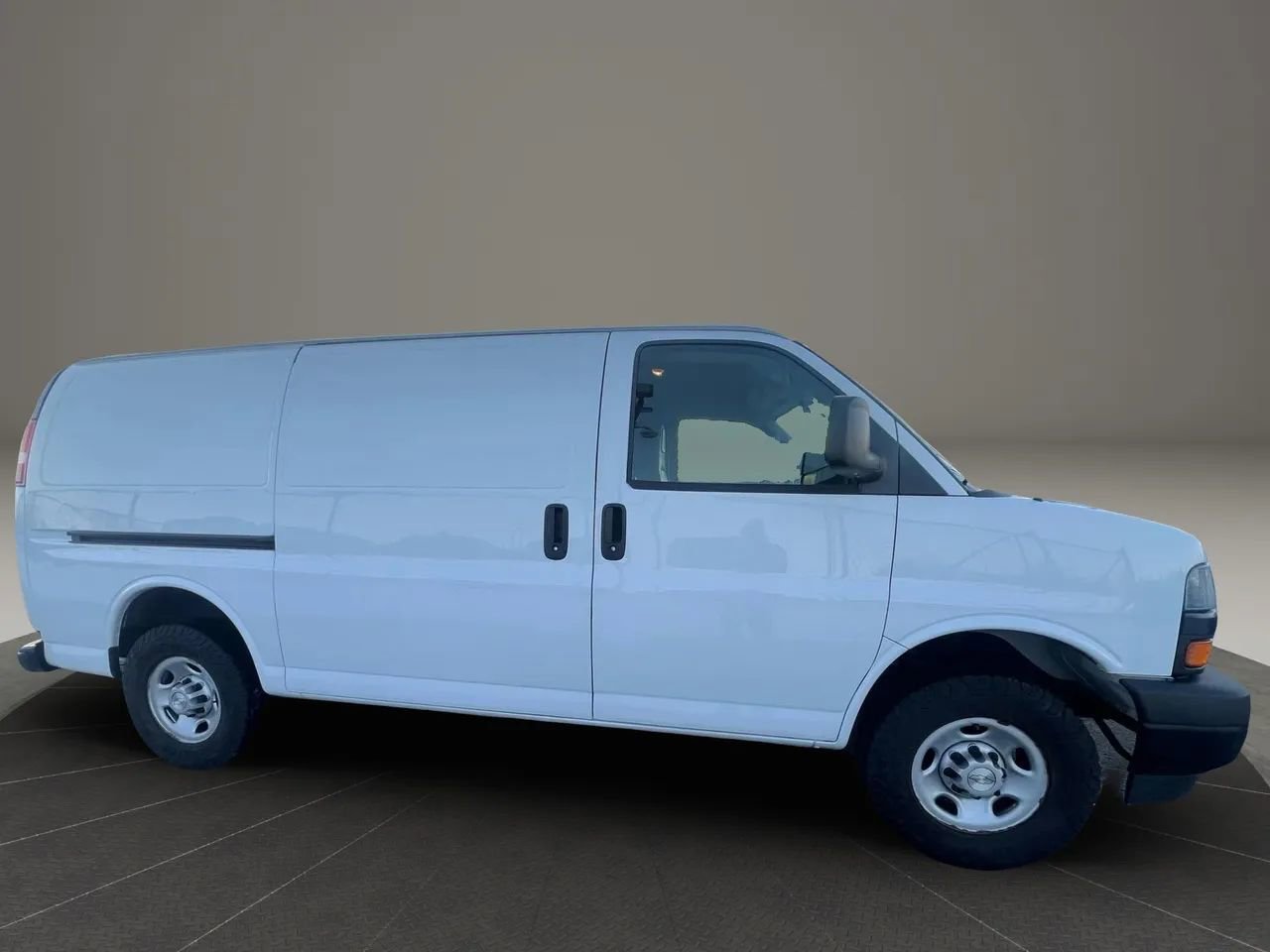 Used 2021 Chevrolet Express 3500 Regular Van 3D w/ Driver Convenience Package image 4