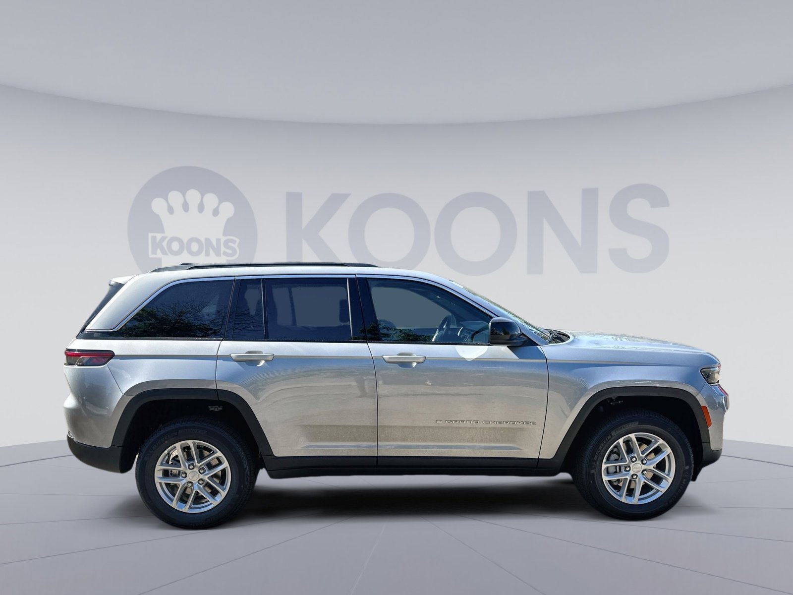 New 2025 Jeep Grand Cherokee Laredo w/ Luxury Tech Group I image 8