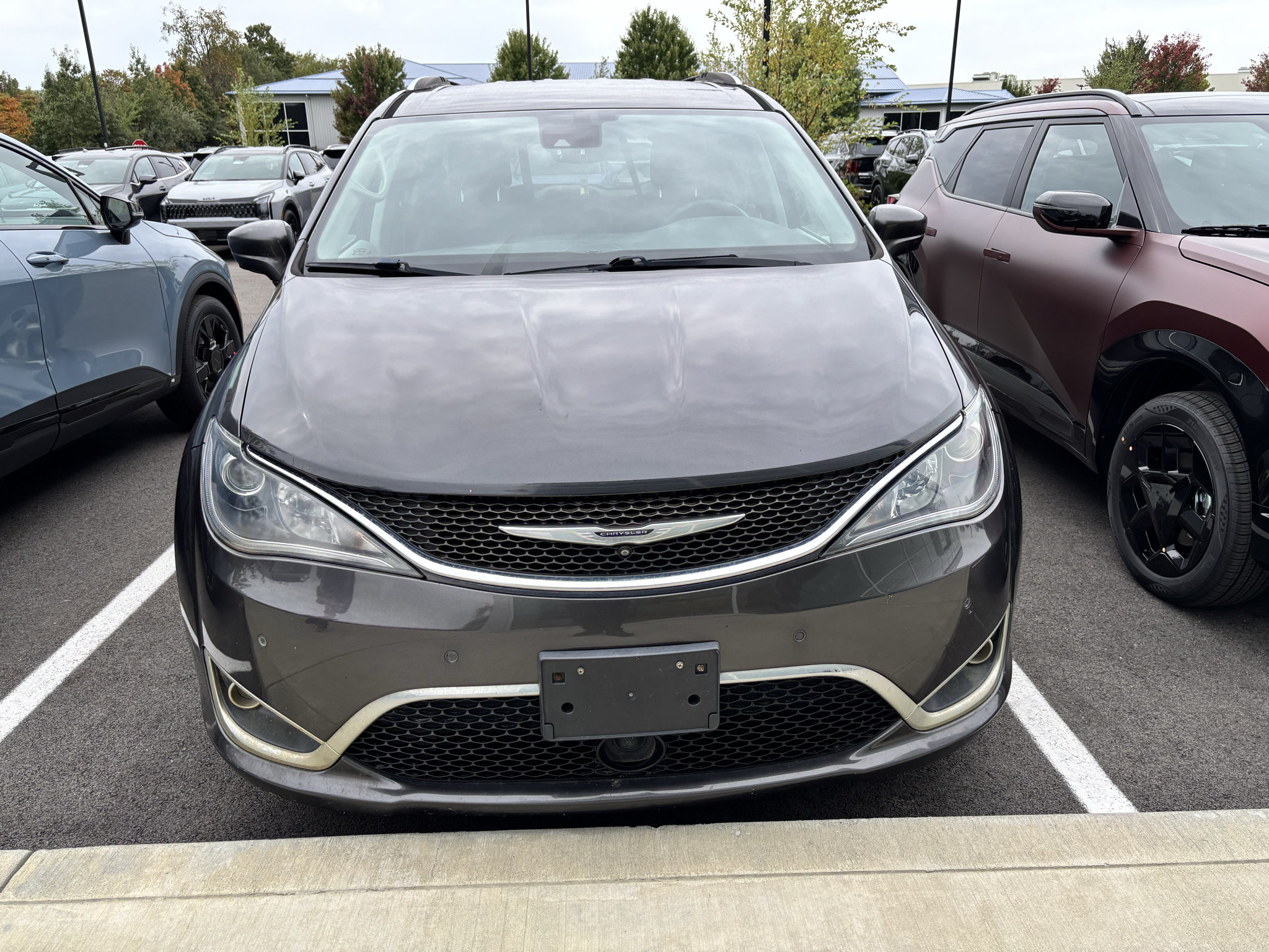 Used 2017 Chrysler Pacifica Touring-L Plus FWD image 2