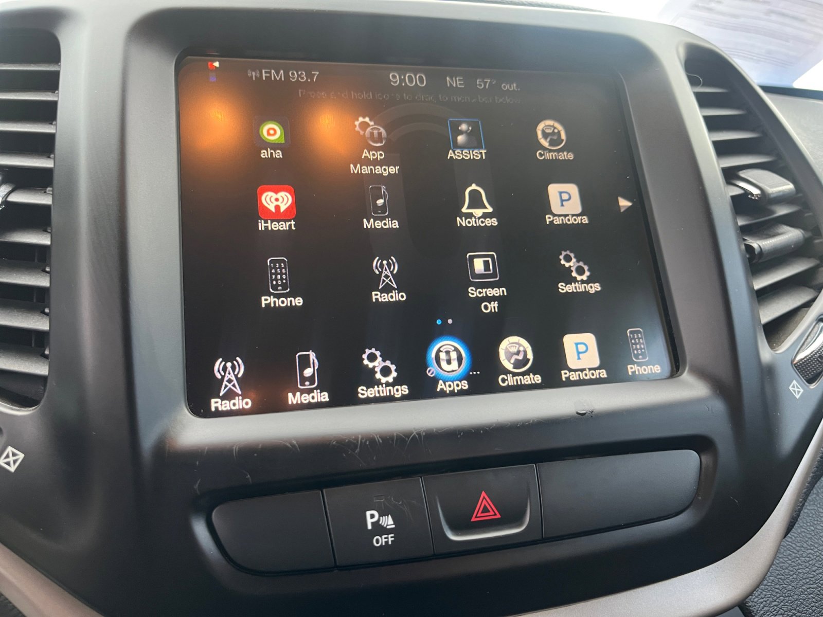 Used 2017 Jeep Cherokee Latitude w/ Safety/Convenience Group image 27