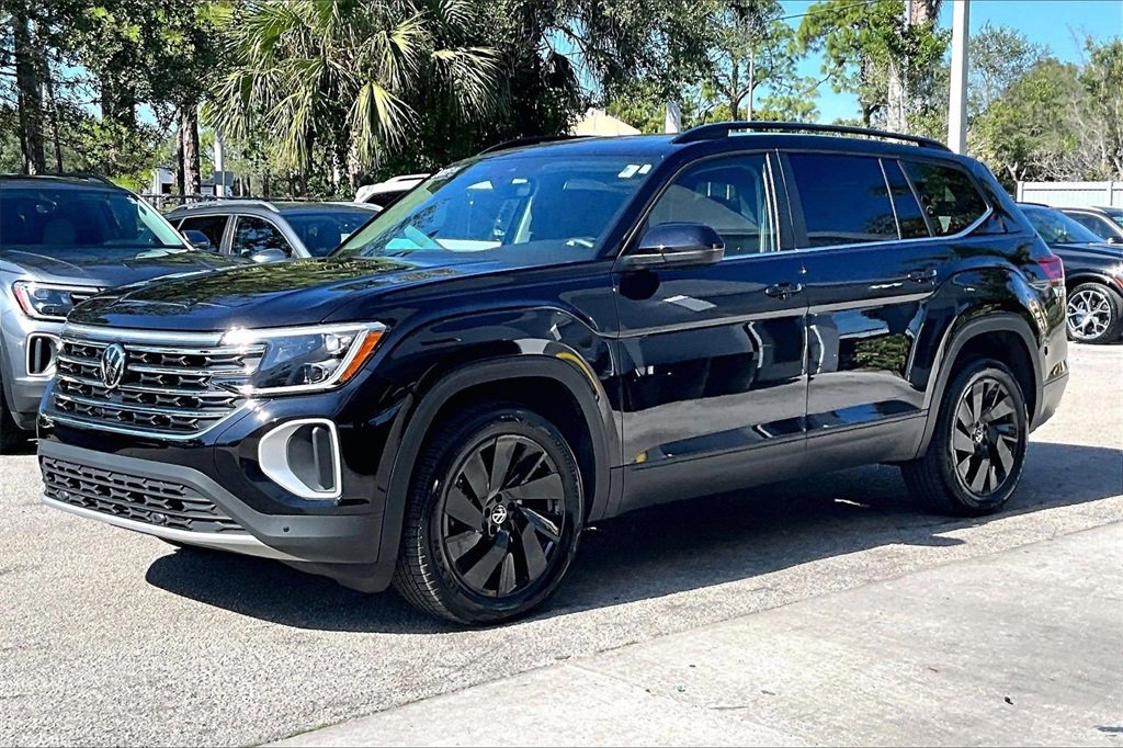 Certified 2025 Volkswagen Atlas SE w/ Panoramic Sunroof Package image 9