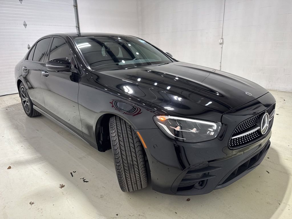 Used 2022 Mercedes-Benz E 350 Sedan w/ AMG Line Exterior image 3