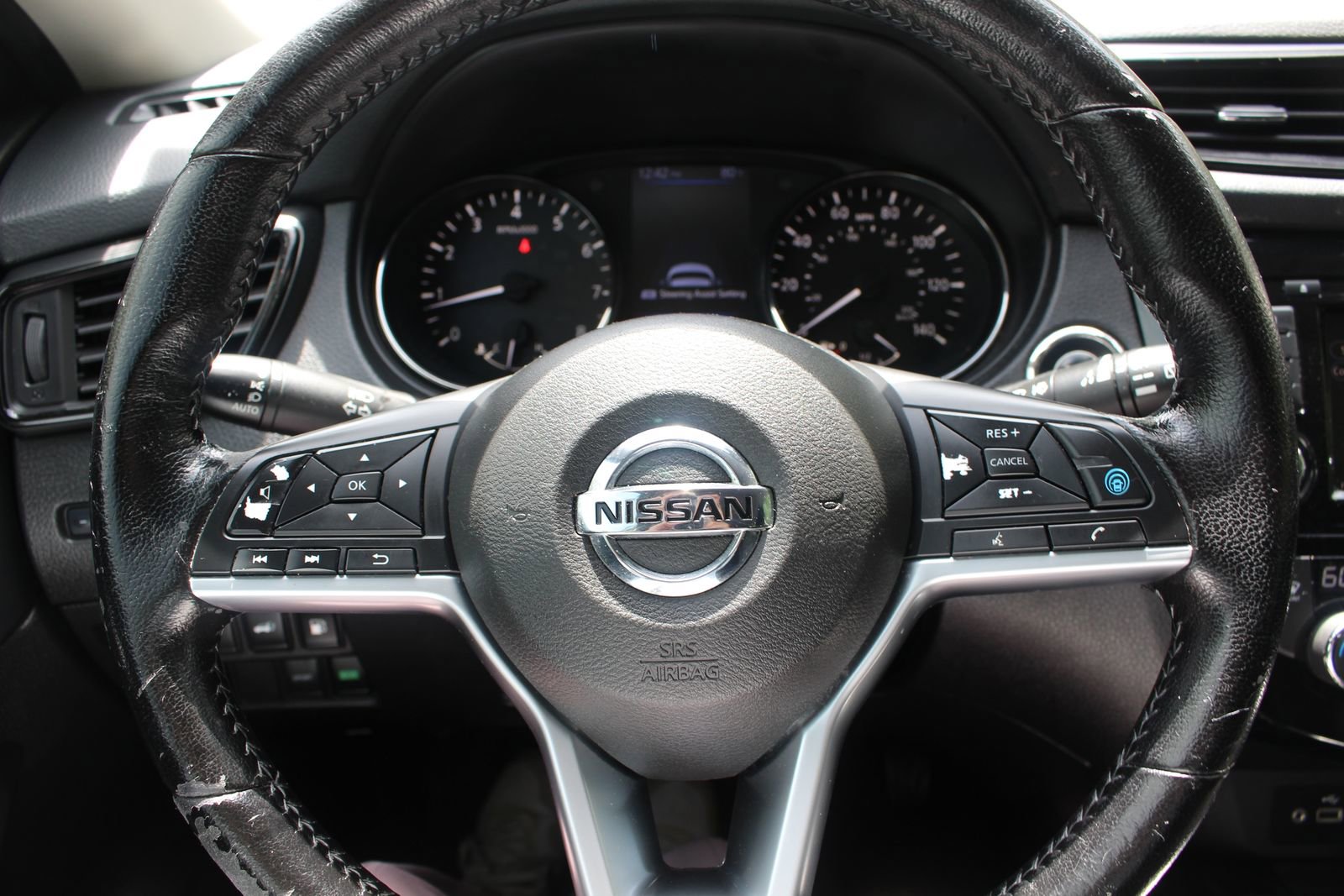 Used 2020 Nissan Rogue SV w/ Premium Package image 19