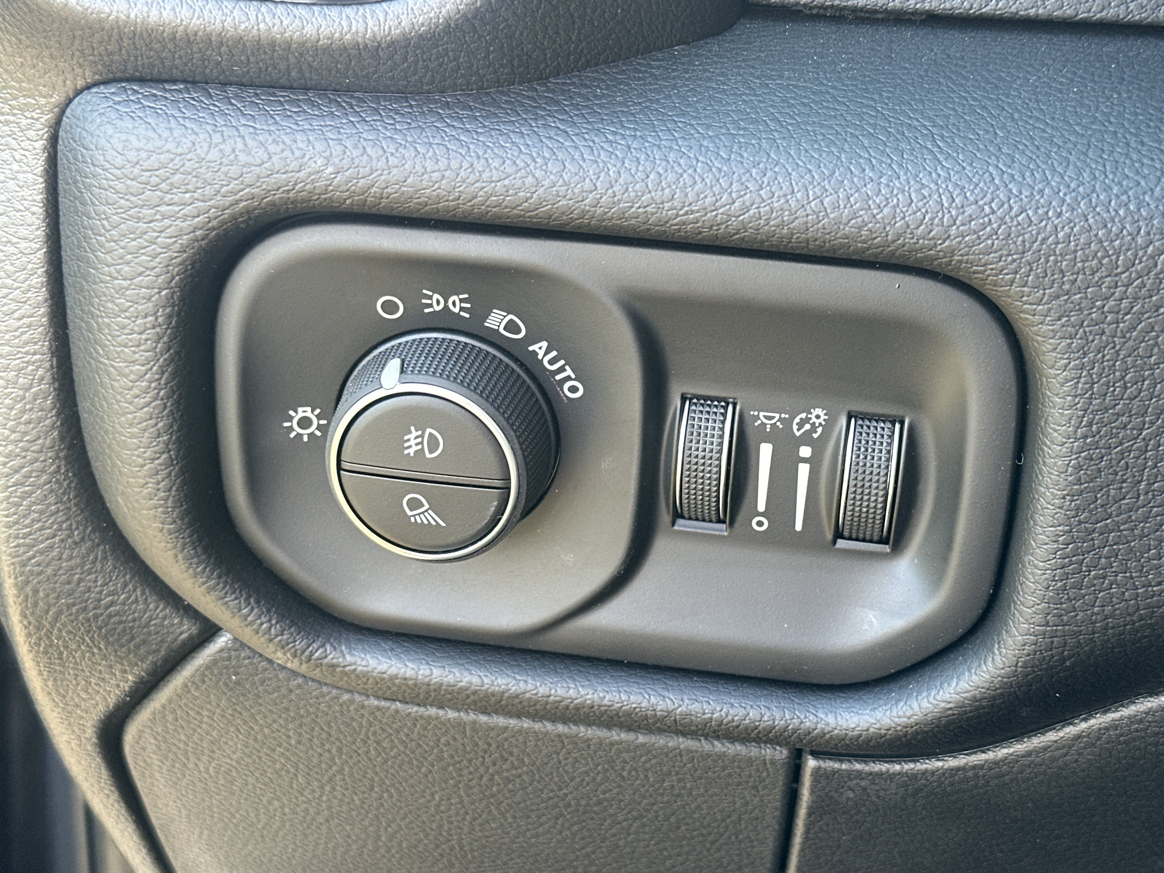 New 2027 RAM 5500 4x4 Crew Cab image 12