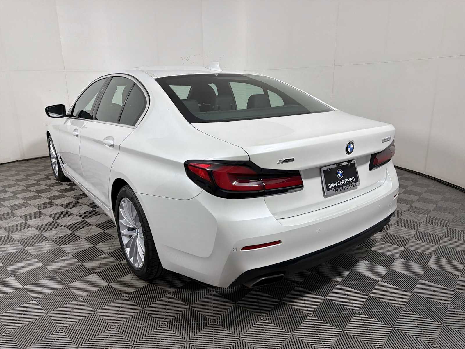 Certified 2023 BMW 530i xDrive w/ Premium Package image 5