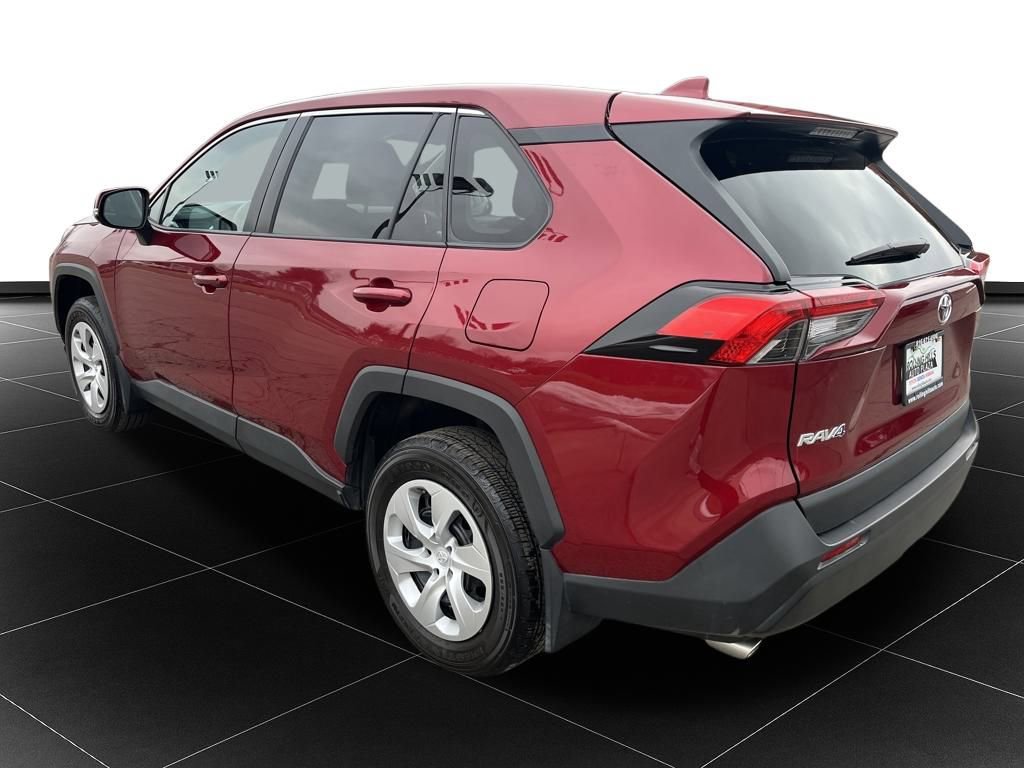 Used 2022 Toyota RAV4 LE image 3