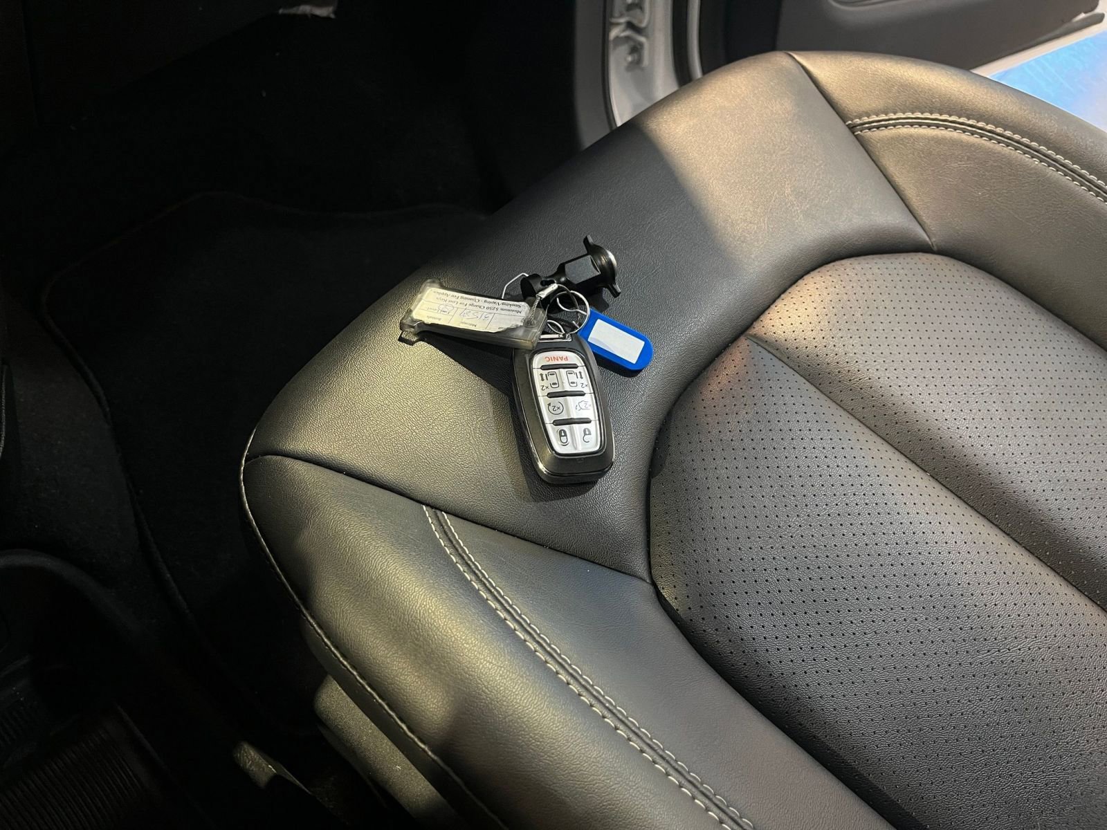 Used 2025 Chrysler Pacifica Select image 21