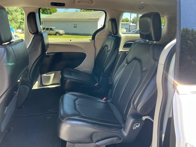 Used 2024 Chrysler Pacifica Touring-L AWD/4WD image 5