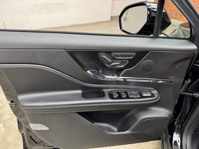 Used 2023 Lincoln Corsair Reserve w/ Equipment Group 201A image 10