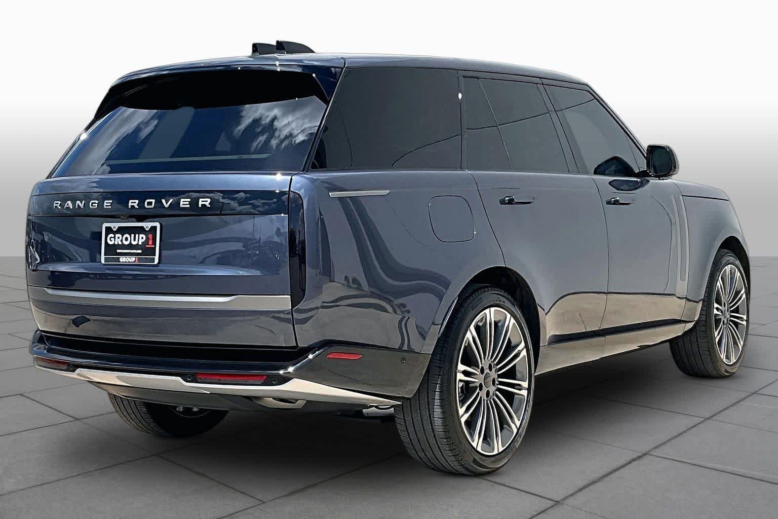 Used 2026 Land Rover Range Rover SE AWD/4WD image 13