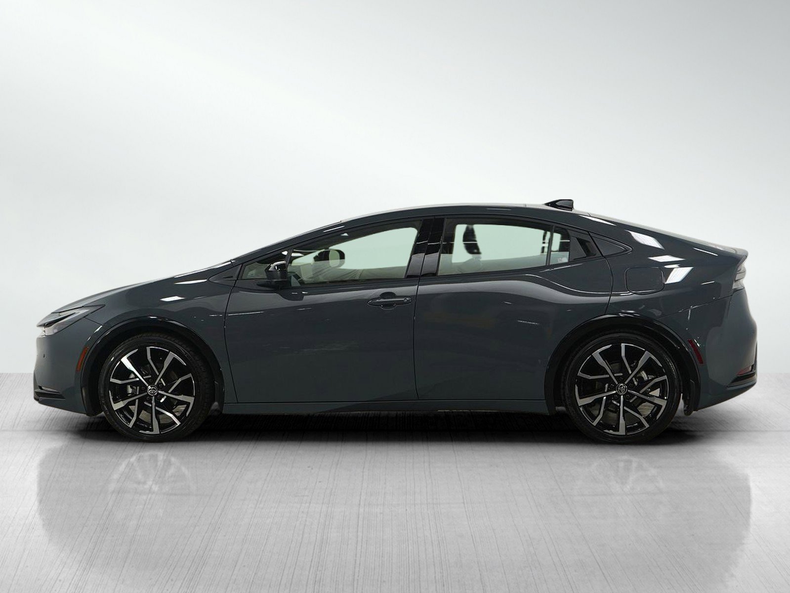 Used 2025 Toyota Prius Plug-In Hybrid FWD image 2