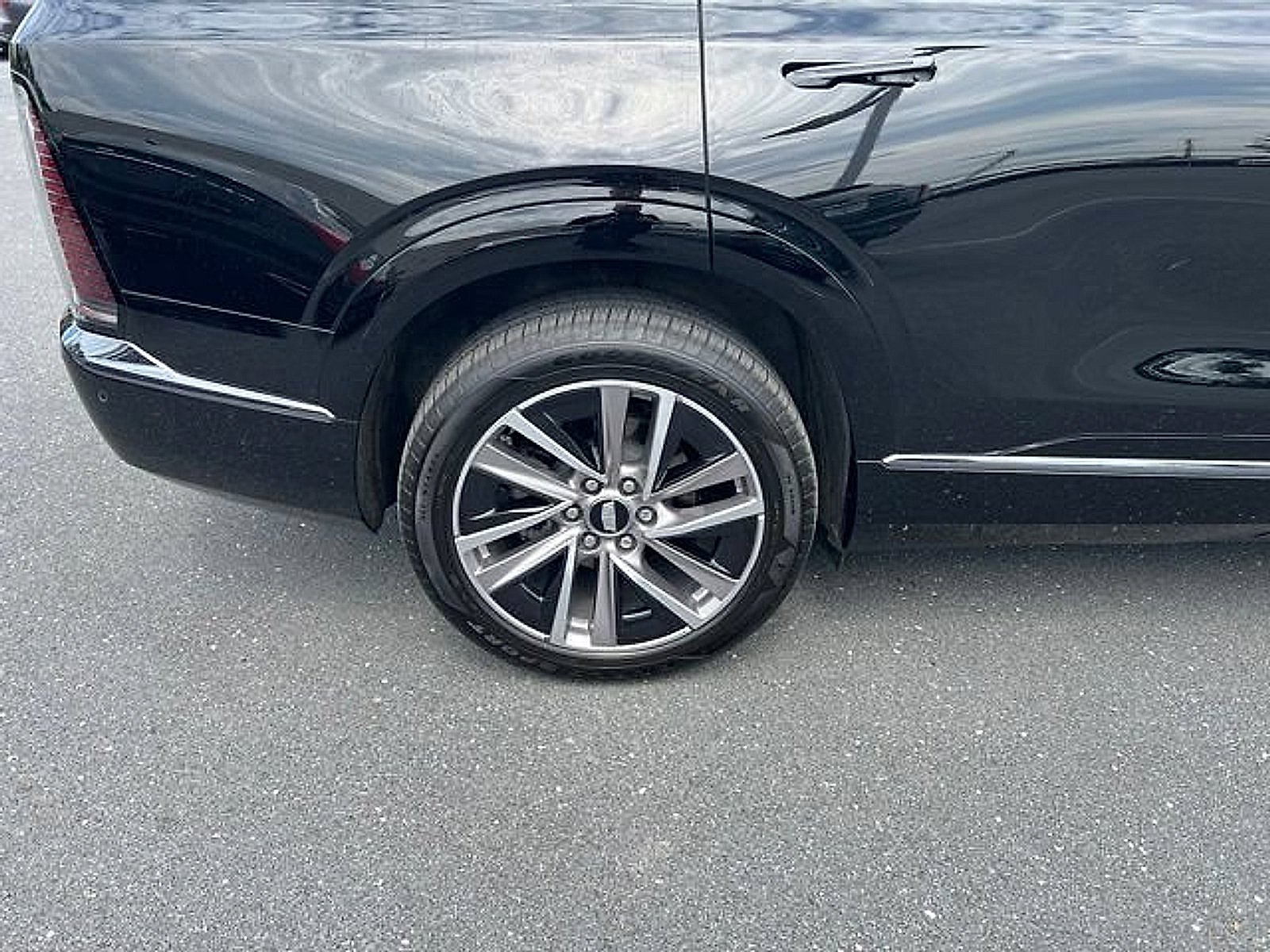 Certified 2026 Cadillac Vistiq Sport w/ LPO, Floor Liner Package AWD/4WD image 34