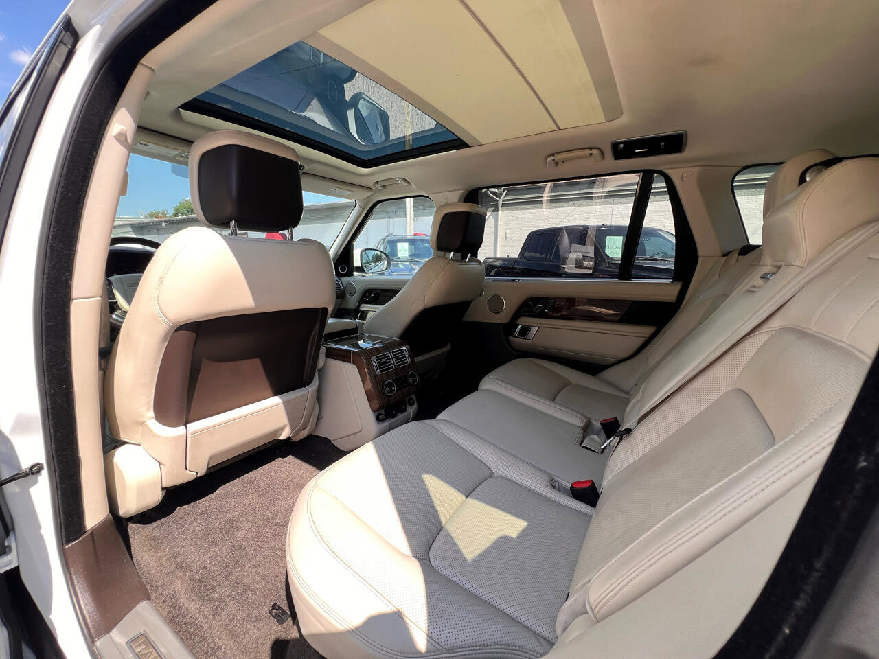 Used 2018 Land Rover Range Rover Long Wheelbase Supercharged image 21