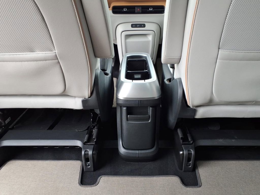 Used 2025 Volkswagen ID. Buzz 1st Edition AWD/4WD image 29