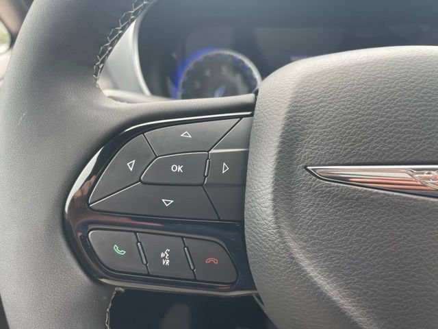 Used 2025 Chrysler Pacifica Limited FWD image 21