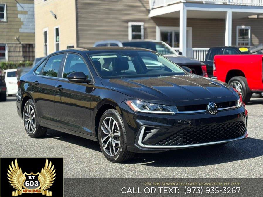 Used 2025 Volkswagen Jetta SE FWD image 3