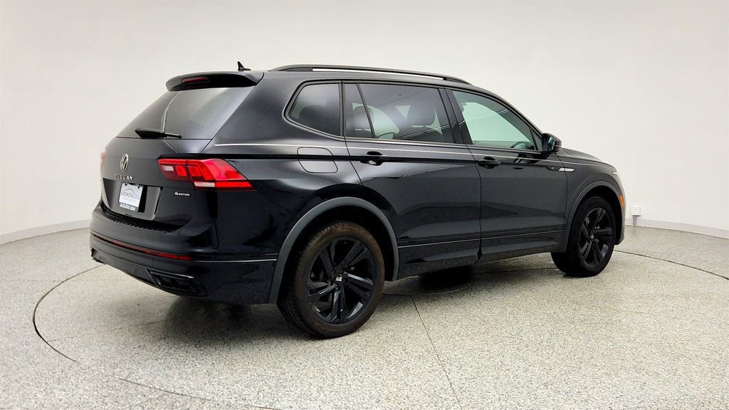 Used 2024 Volkswagen Tiguan SE R-Line AWD/4WD image 5
