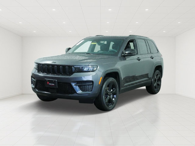 Used 2023 Jeep Grand Cherokee Altitude AWD/4WD image 3