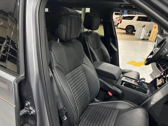 Used 2024 Land Rover Discovery Dynamic SE AWD/4WD image 40