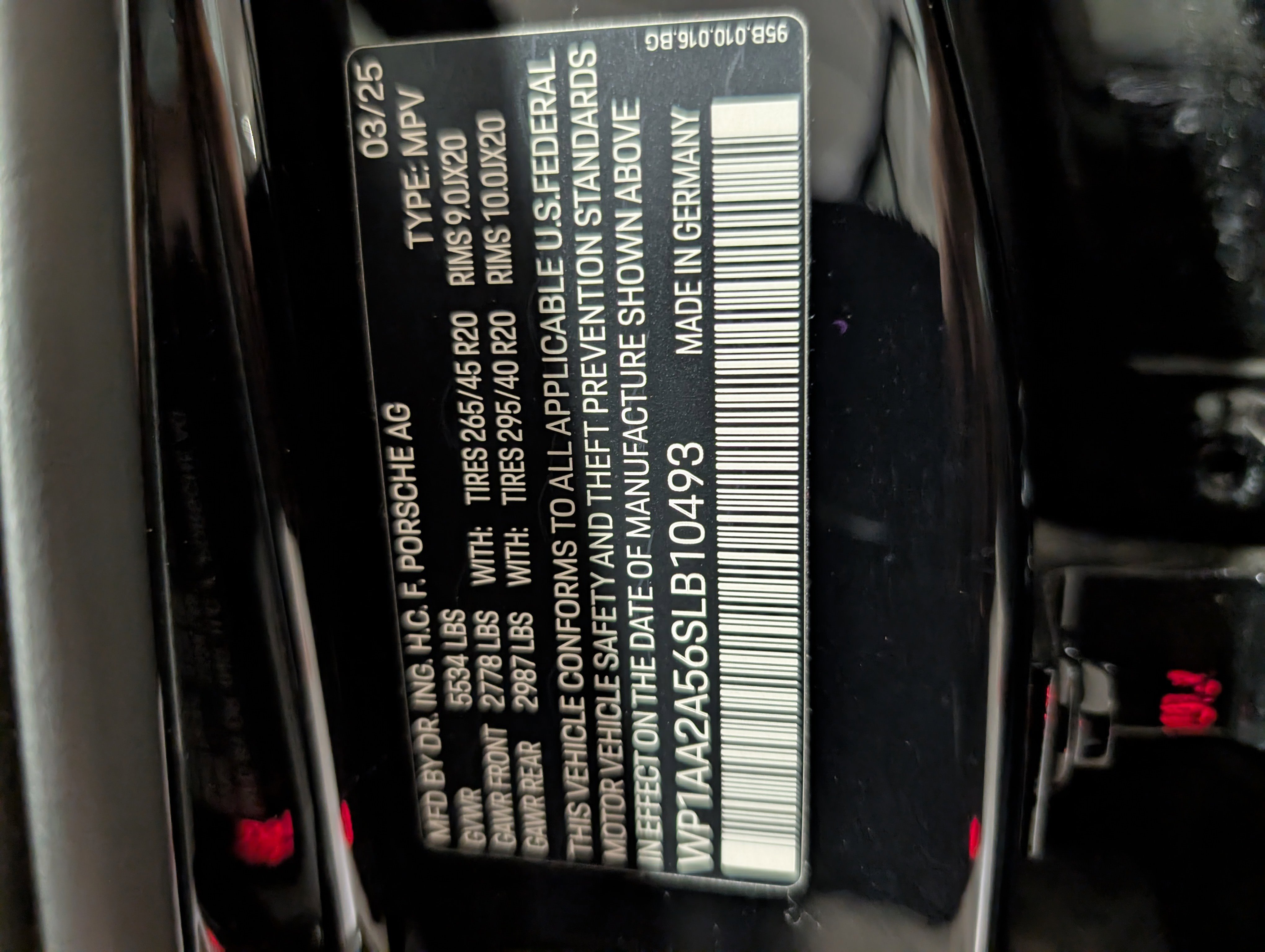 Certified 2025 Porsche Macan image 36