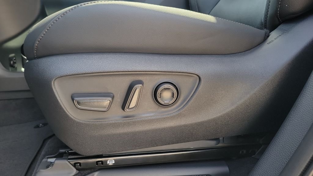 New 2026 Toyota Sienna Limited FWD image 16
