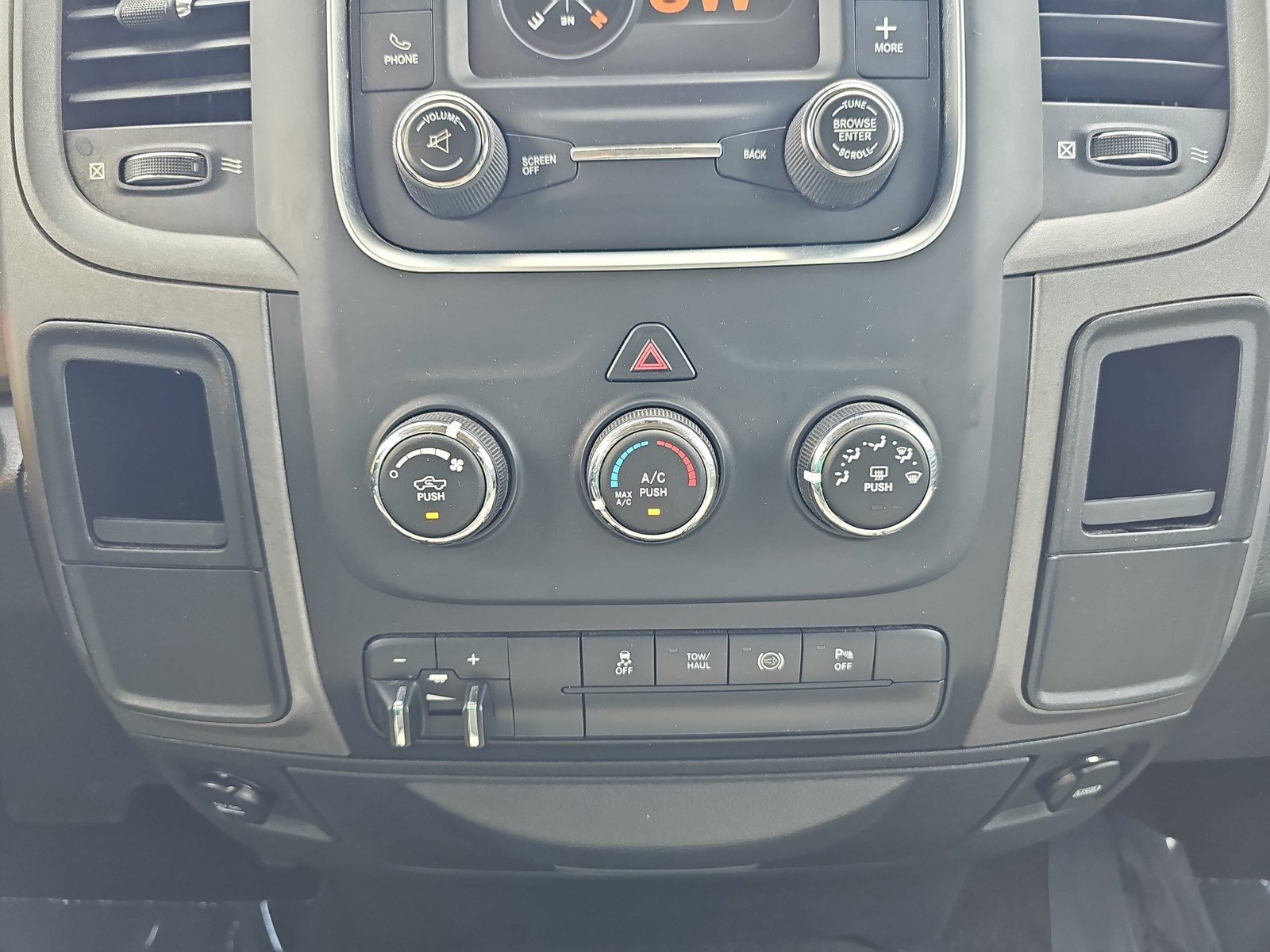 Used 2014 RAM 3500 Tradesman w/ Chrome Appearance Group RWD image 21