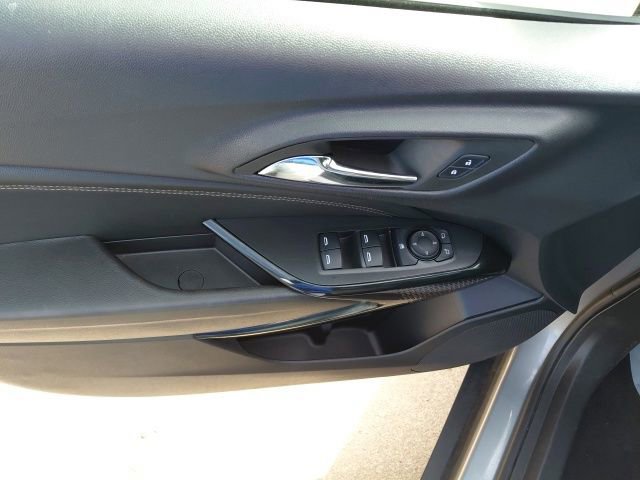 Used 2025 Chevrolet Trax LT image 24