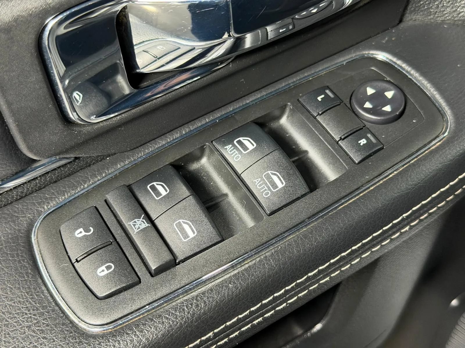 Used 2015 RAM 1500 Laramie w/ Convenience Group AWD/4WD image 27