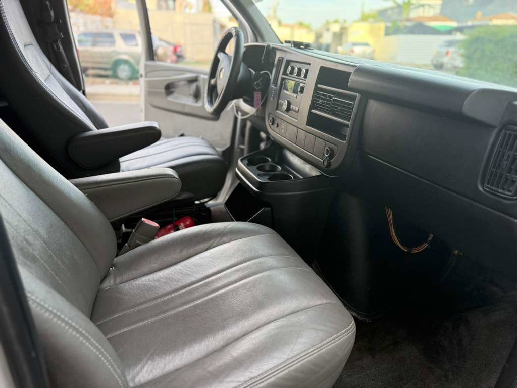 Used 2011 Chevrolet Express 3500 LS RWD image 20