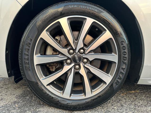 Used 2018 Lincoln Continental Premiere FWD image 18