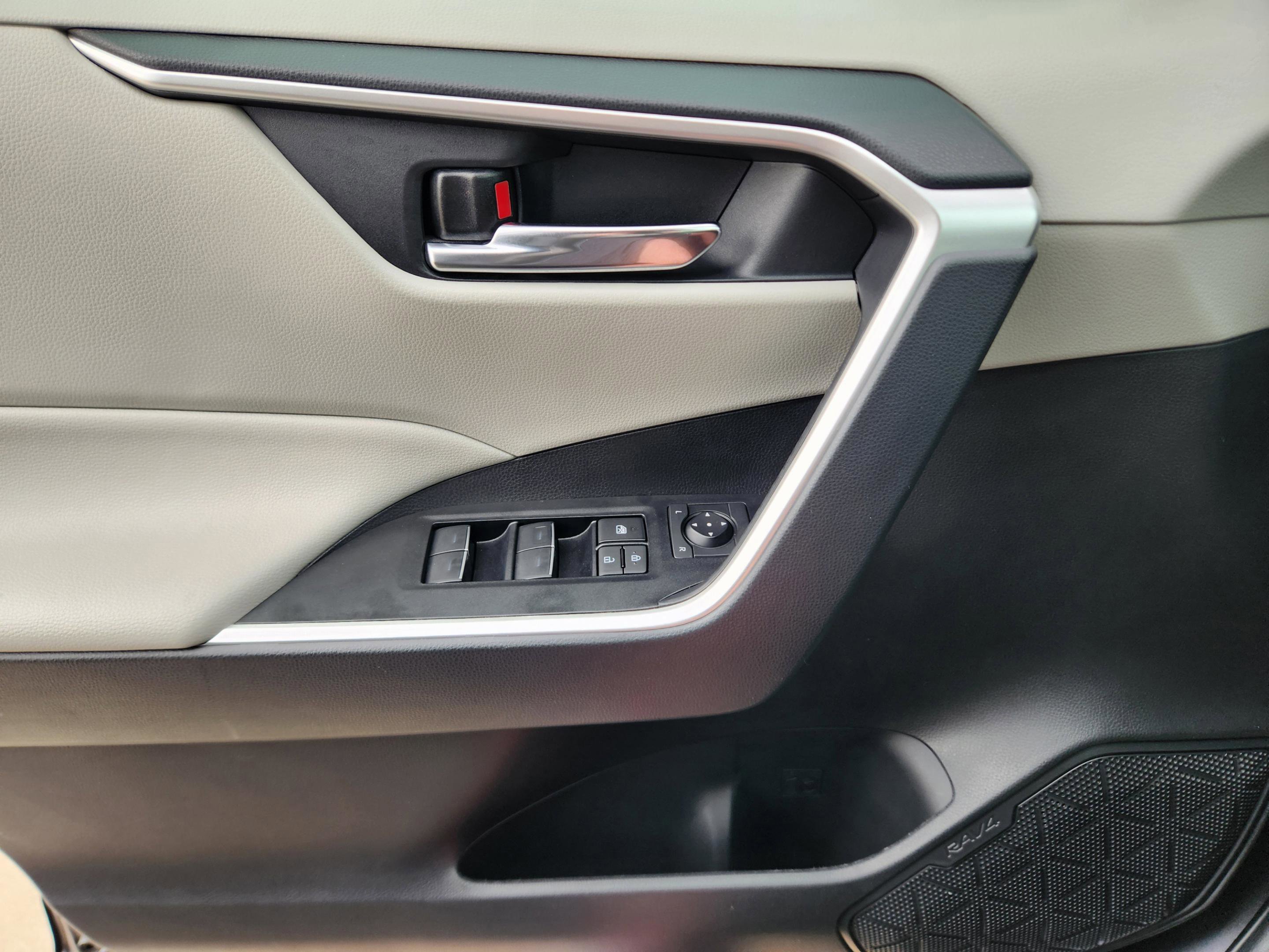 Used 2024 Toyota RAV4 XLE image 16