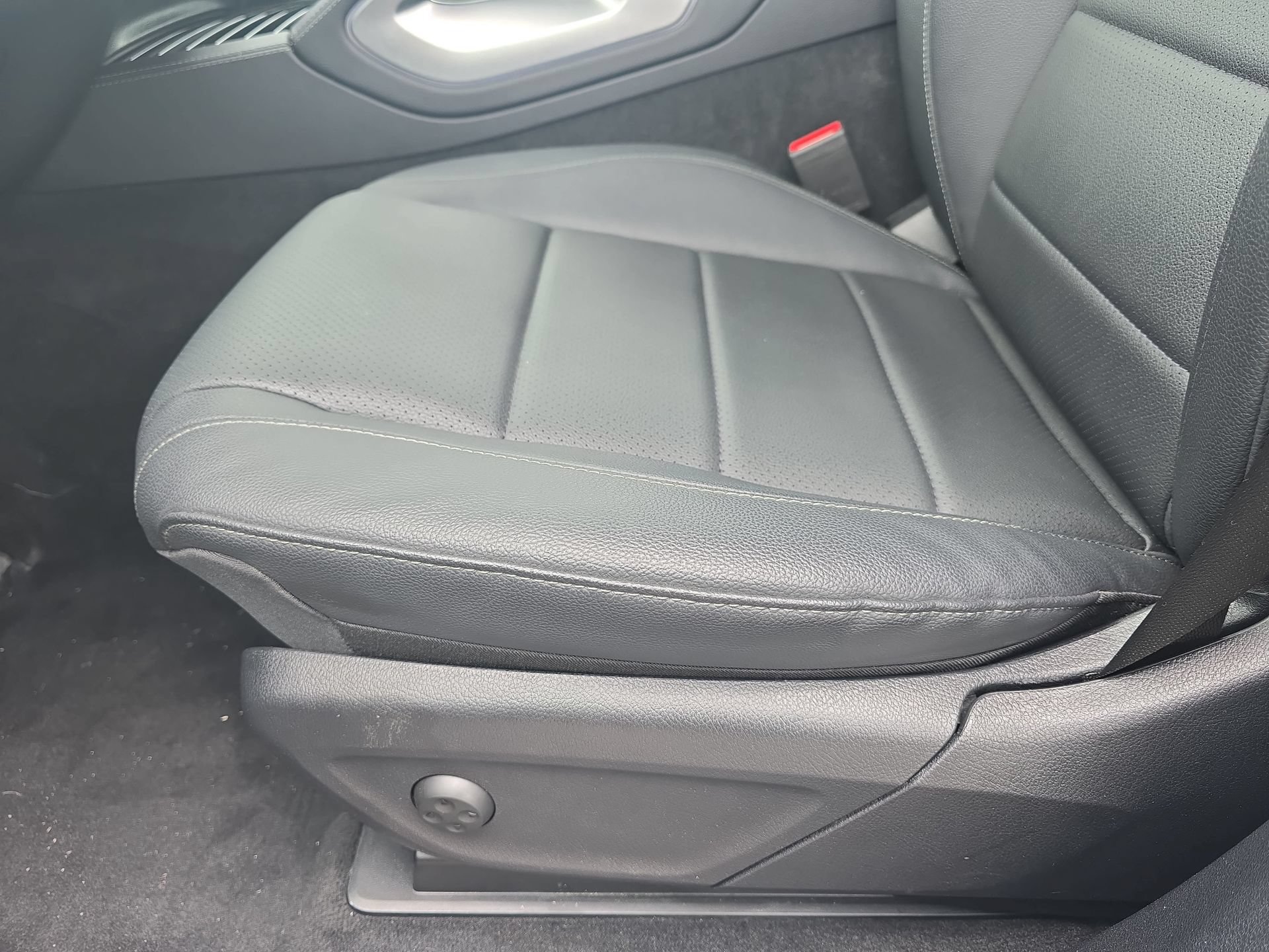Certified 2025 Mercedes-Benz GLS 450 4MATIC image 28