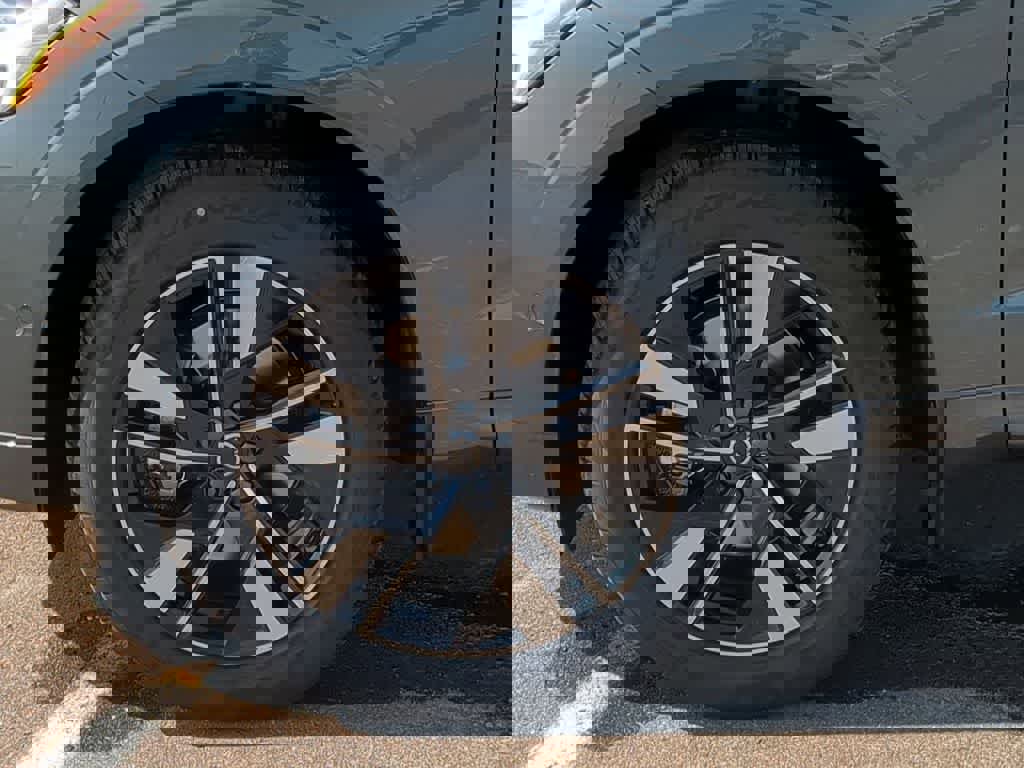 New 2026 Volvo XC60 B5 Plus w/ Protection Package Premier AWD/4WD image 13