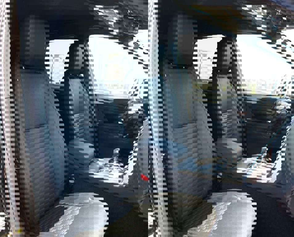 Used 2023 Land Rover Discovery Sport SE image 24