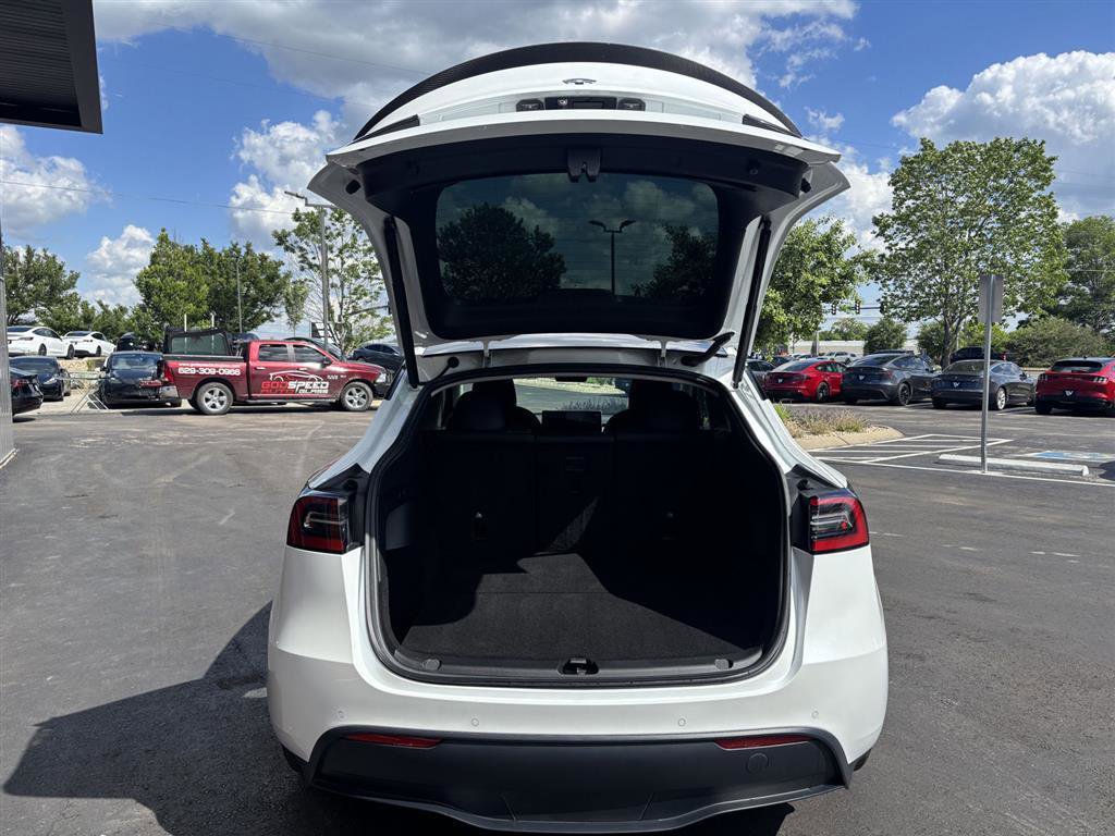 Used 2022 Tesla Model Y Performance AWD/4WD image 9