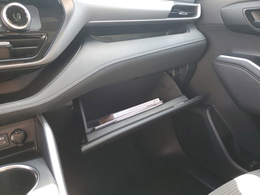 Used 2024 Toyota Highlander LE image 24