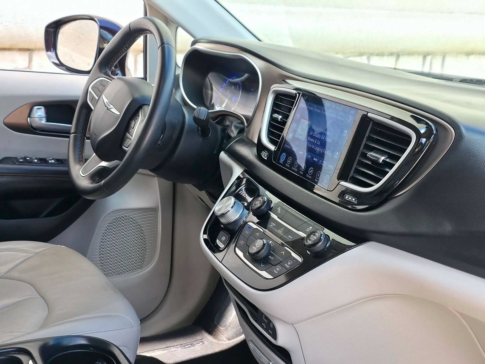 Used 2017 Chrysler Pacifica Touring-L FWD image 20