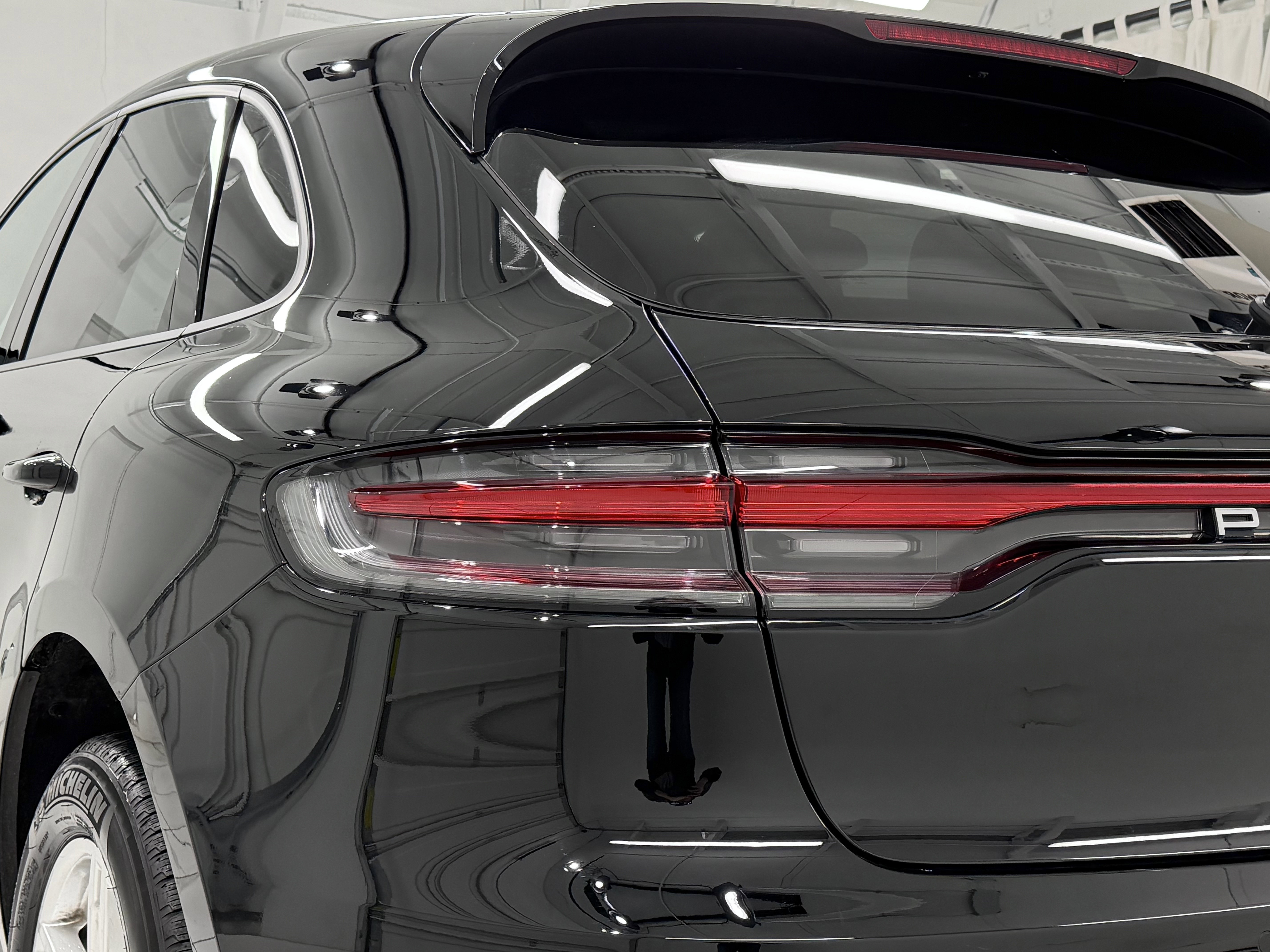 Certified 2025 Porsche Macan image 18