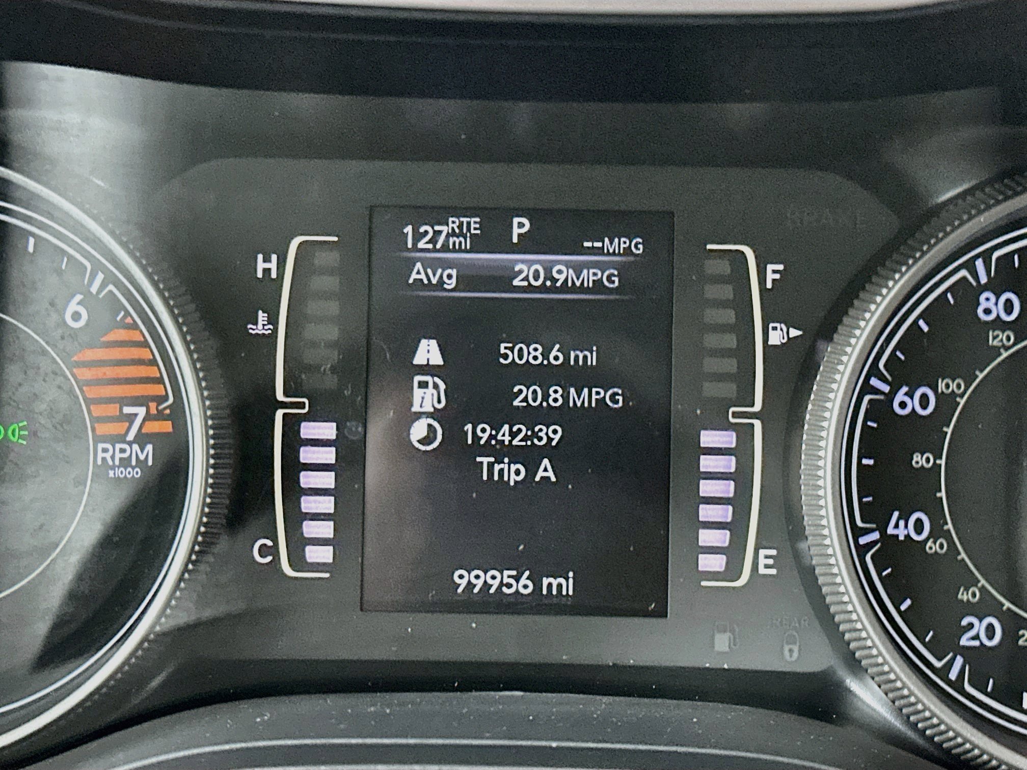 Used 2019 Jeep Cherokee Latitude w/ Popular Appearance Group FWD image 18