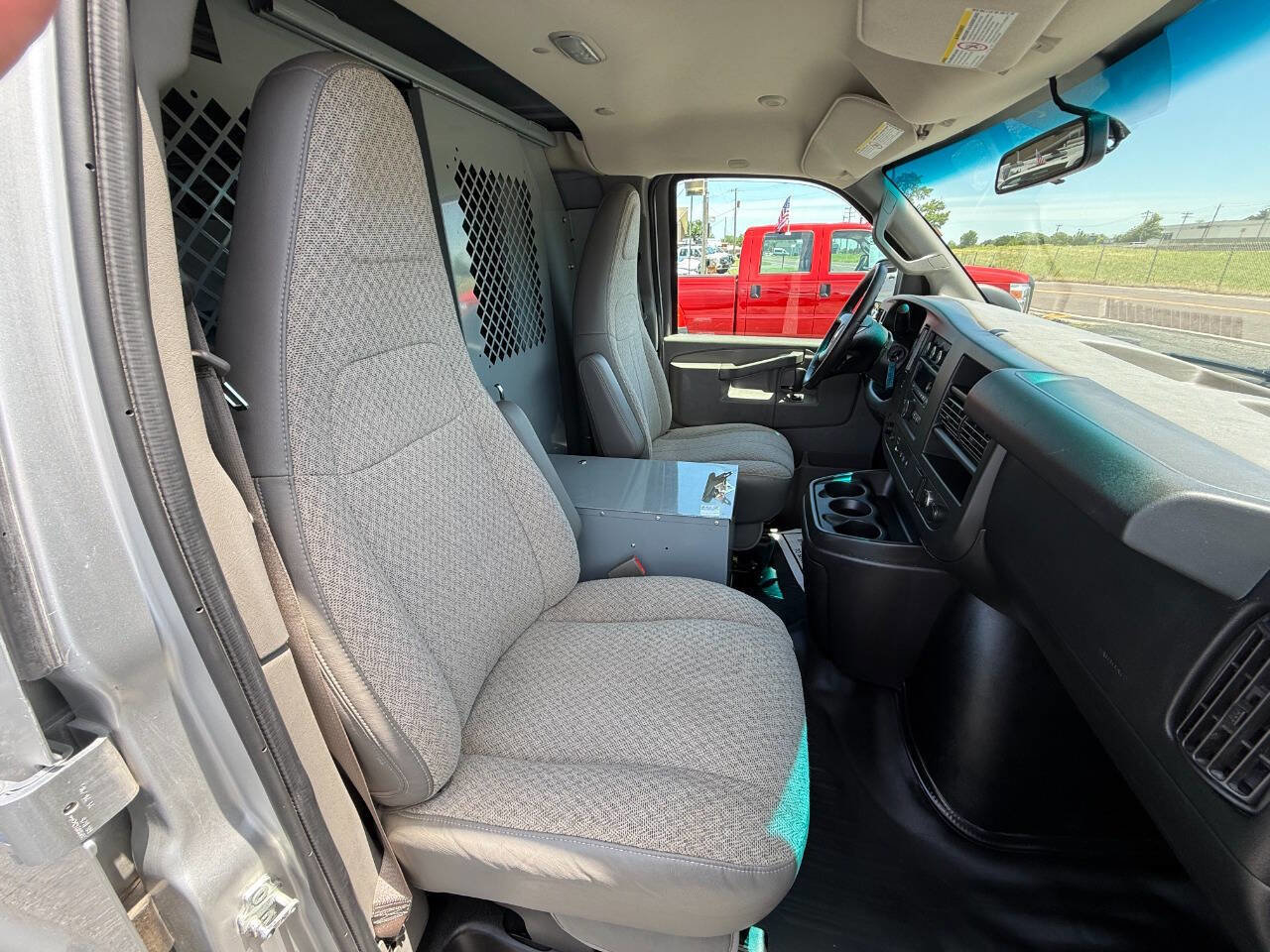 Used 2019 Chevrolet Express 2500 w/ Driver Convenience Package RWD image 9