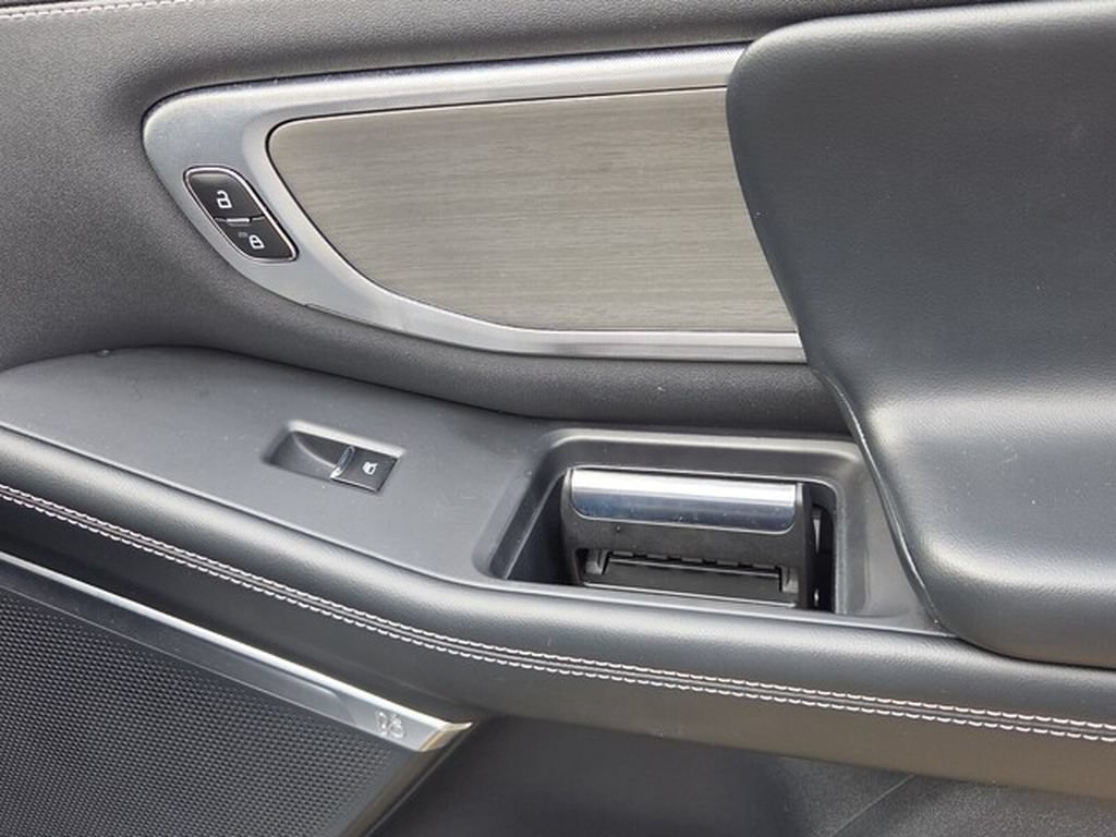 Used 2025 Ford Expedition Platinum AWD/4WD image 19