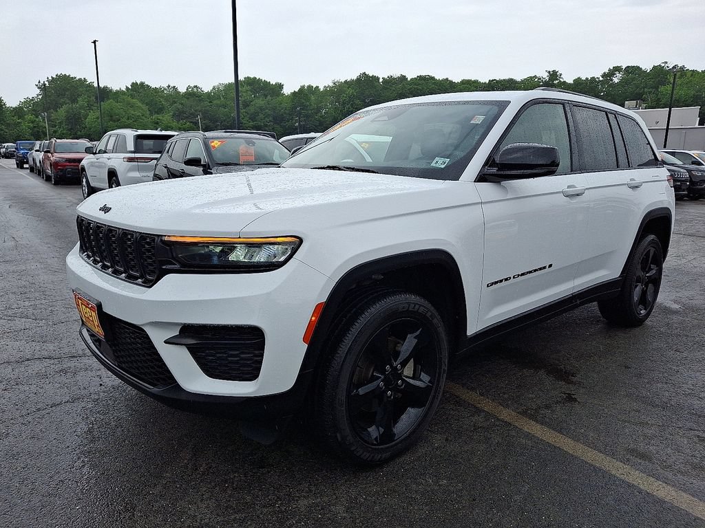 Certified 2023 Jeep Grand Cherokee Altitude AWD/4WD image 3