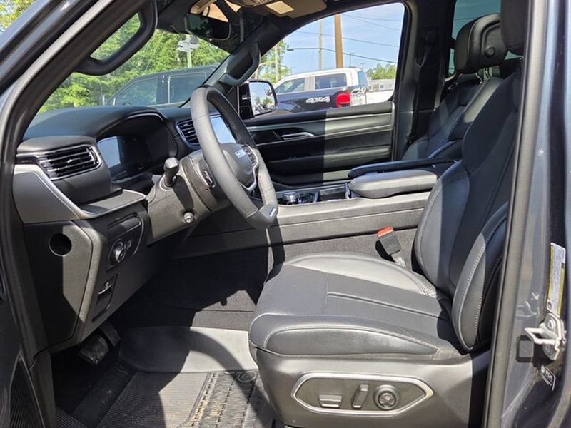 Used 2025 Jeep Wagoneer Series II w/ Premium Group I RWD image 6